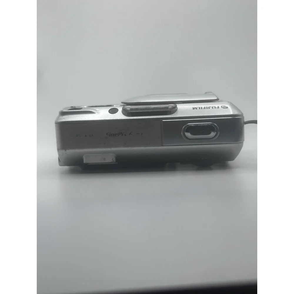Fujifilm FinePix A340 4MP Untested Digital Camera Silver for Parts / Repair